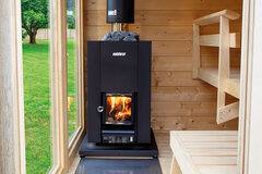 Harvia Holzofensauna Ofen in einer Holzsauna