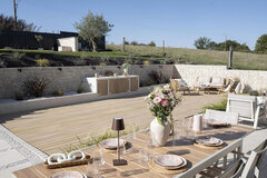 Silvadec Terrasse mit Terrassentisch